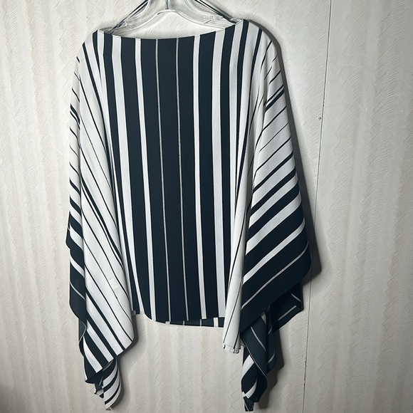 🆕 VINCE CAMUTO Linear Accordion
Striped Poncho SIZE L - Picture 8 of 8